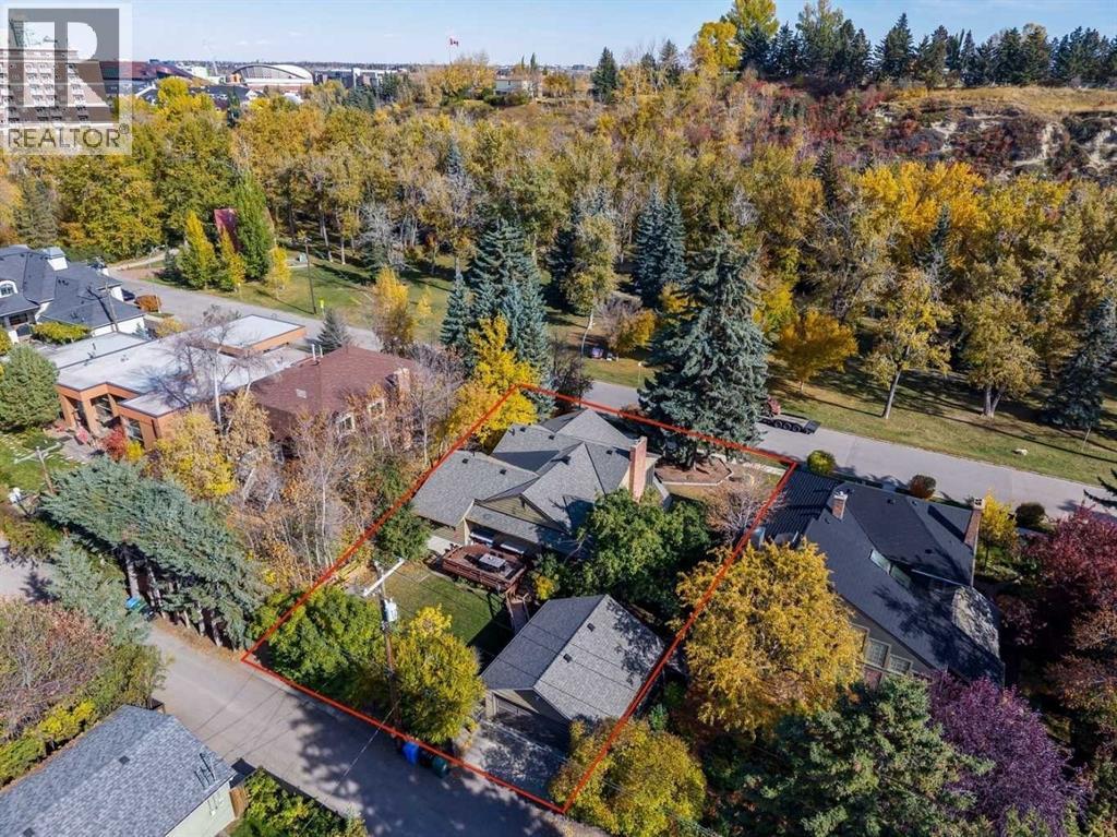 3025 Roxboro Glen Road SW, Calgary Alberta