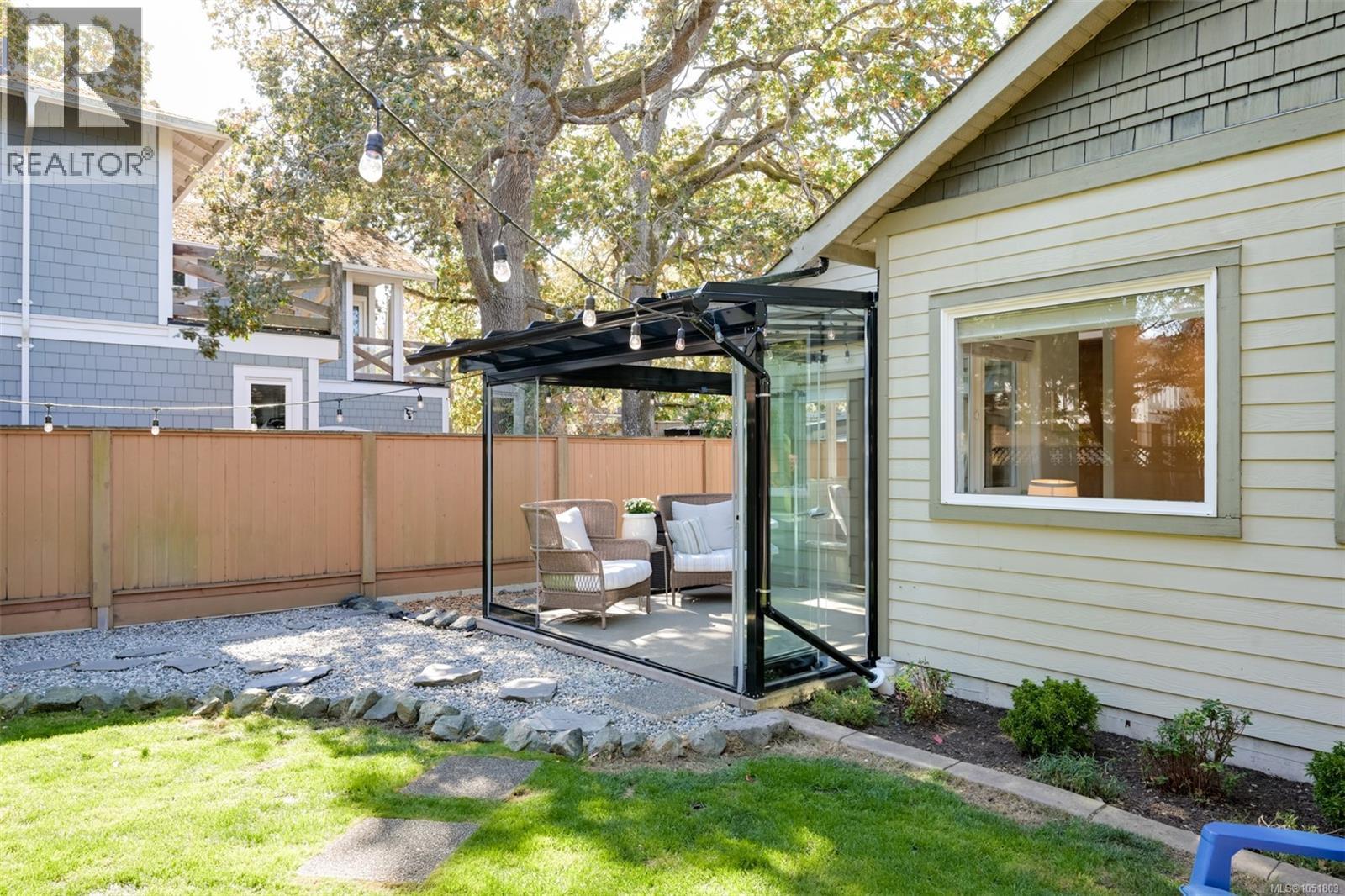 2563 Shelbourne St, Victoria