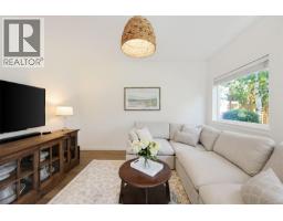 Sunroom - 2563 Shelbourne St, Victoria, BC V8R4L7 Photo 11