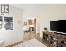 2563 Shelbourne St, Victoria, BC V8R4L7 Photo 12