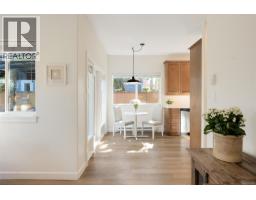 2563 Shelbourne St, Victoria, BC V8R4L7 Photo 13