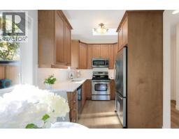 2563 Shelbourne St, Victoria, BC V8R4L7 Photo 17
