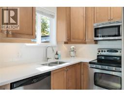 2563 Shelbourne St, Victoria, BC V8R4L7 Photo 18
