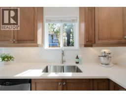 2563 Shelbourne St, Victoria, BC V8R4L7 Photo 20
