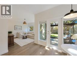 2563 Shelbourne St, Victoria, BC V8R4L7 Photo 22