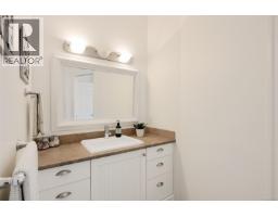 2563 Shelbourne St, Victoria, BC V8R4L7 Photo 36