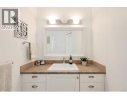 2563 Shelbourne St, Victoria, BC V8R4L7 Photo 37