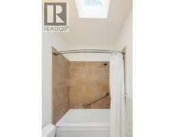 2563 Shelbourne St, Victoria, BC V8R4L7 Photo 39