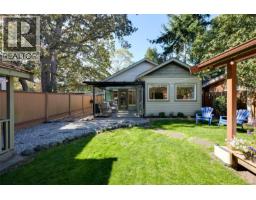 2563 Shelbourne St, Victoria, BC V8R4L7 Photo 48