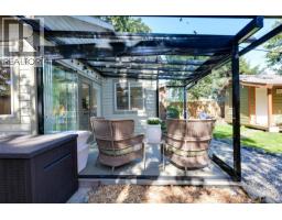 2563 Shelbourne St, Victoria, BC V8R4L7 Photo 68