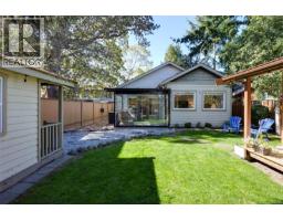 2563 Shelbourne St, Victoria, BC V8R4L7 Photo 72