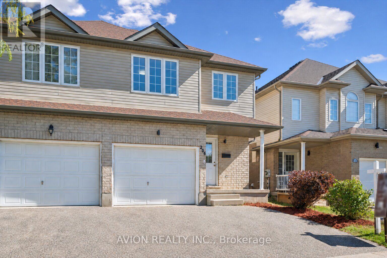 206 Buttercup Court, Waterloo, ON photo 2