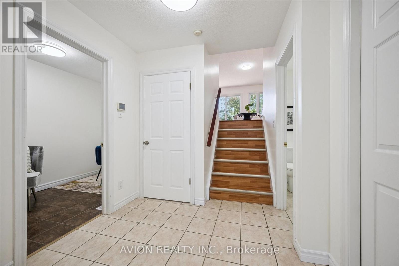 206 Buttercup Court, Waterloo, ON photo 7