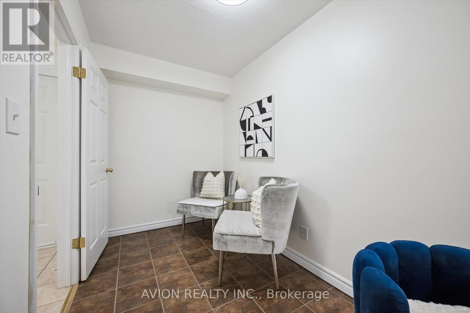 206 Buttercup Court, Waterloo, ON photo 9