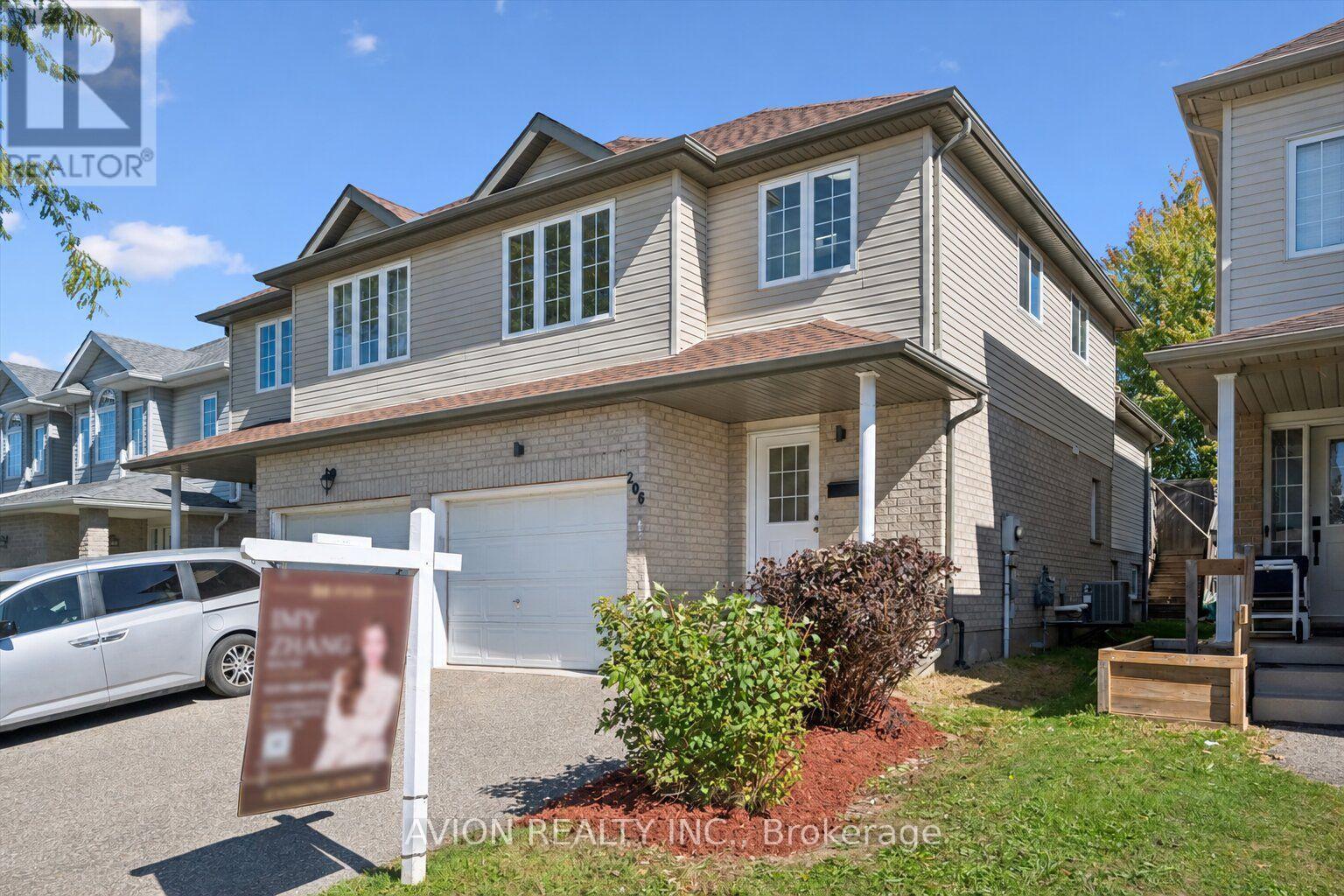 206 Buttercup Court, Waterloo, ON photo 3