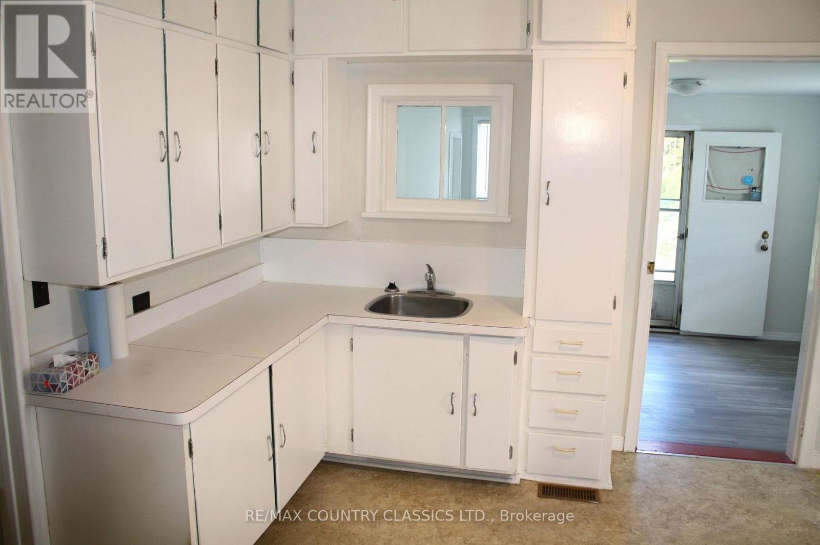 79 Wollaston Lk Road — photo 8