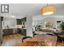 4pc Bathroom - 15 Rivercrest Way Se, Calgary, AB T2C4J8 Photo 10