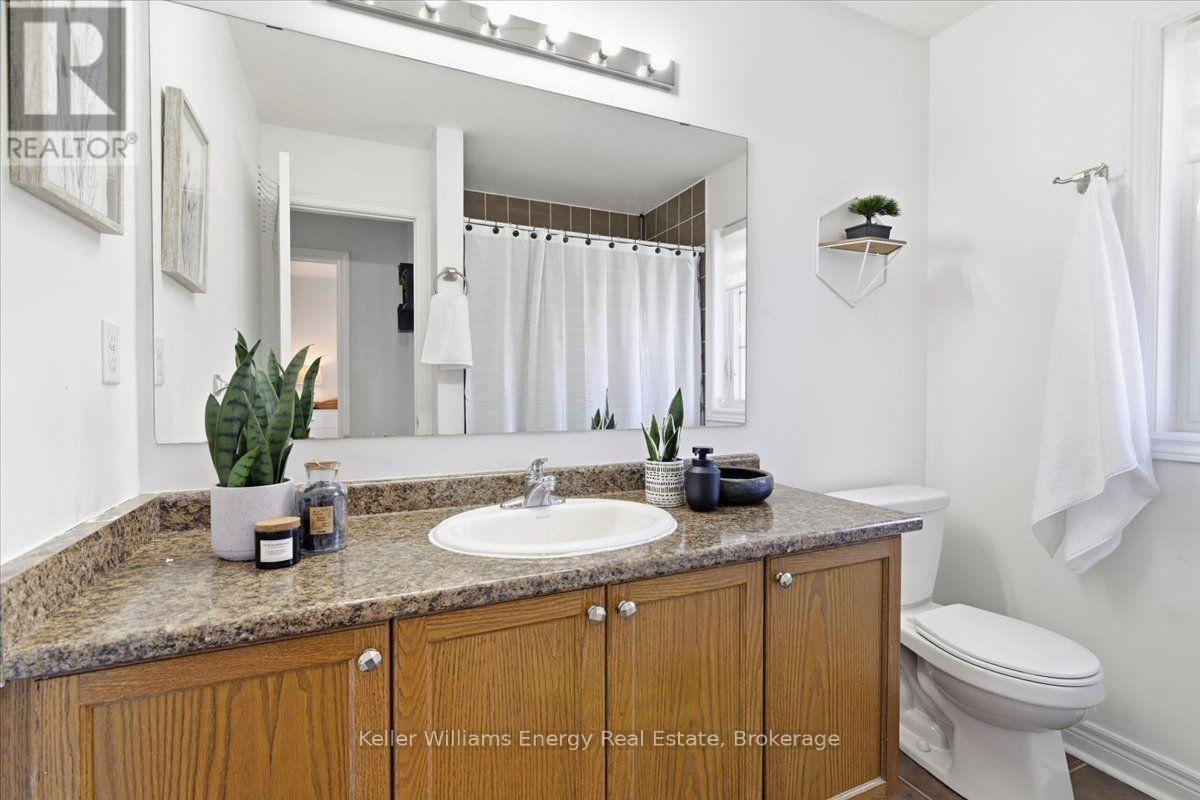 2464 EARL GREY AVENUE - 21