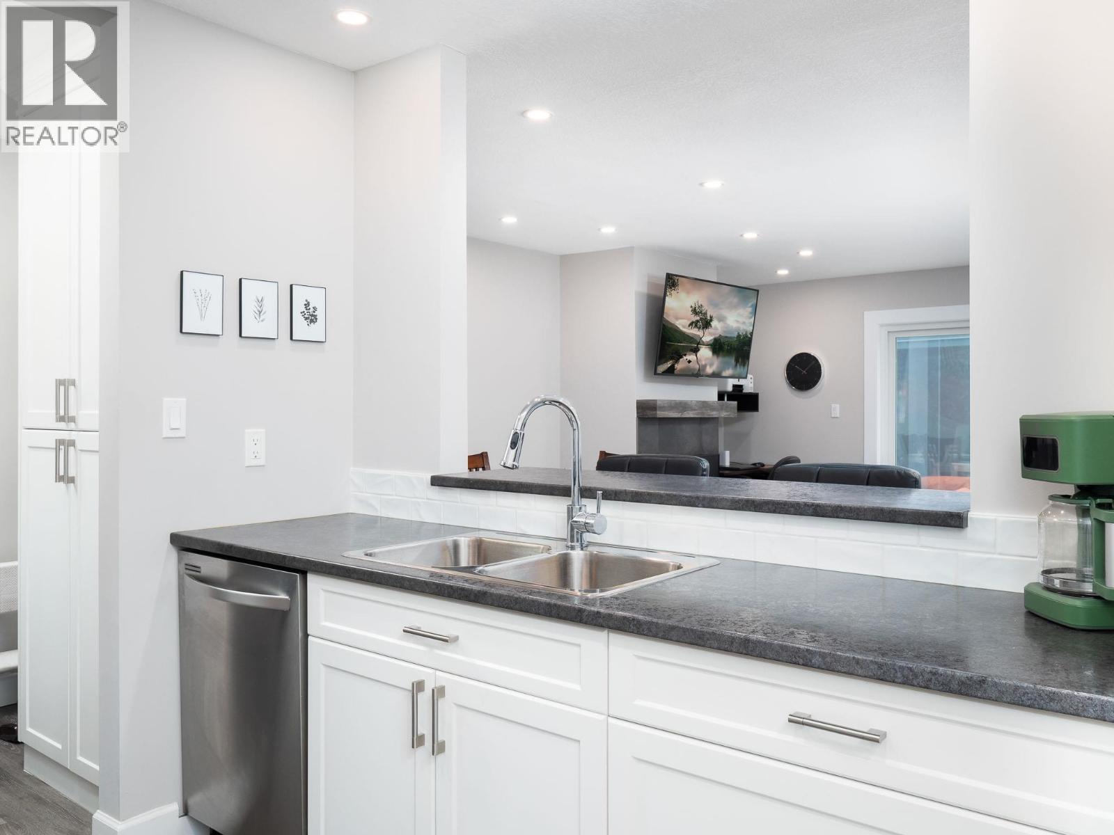 Photo 8 of 15 — 112 3033 OSPIKA BOULEVARD · Prince George, BC