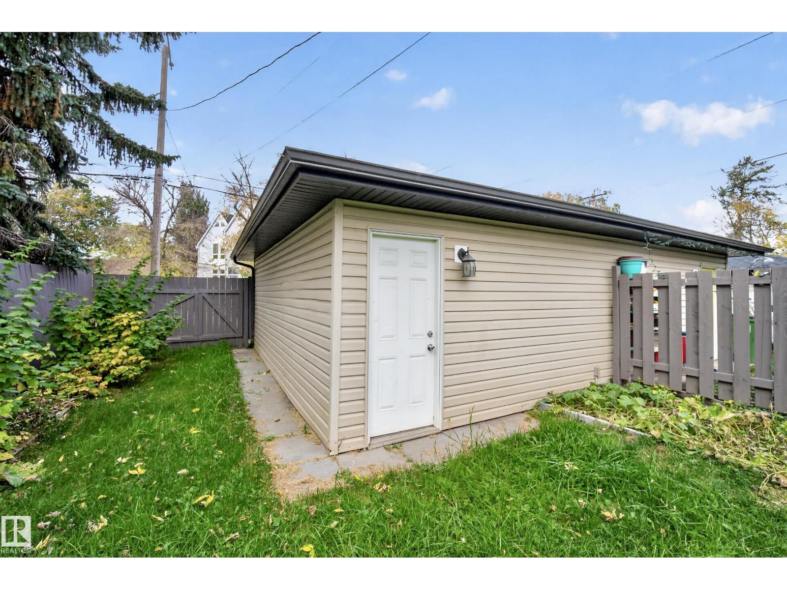 10216 150 ST NW - 37