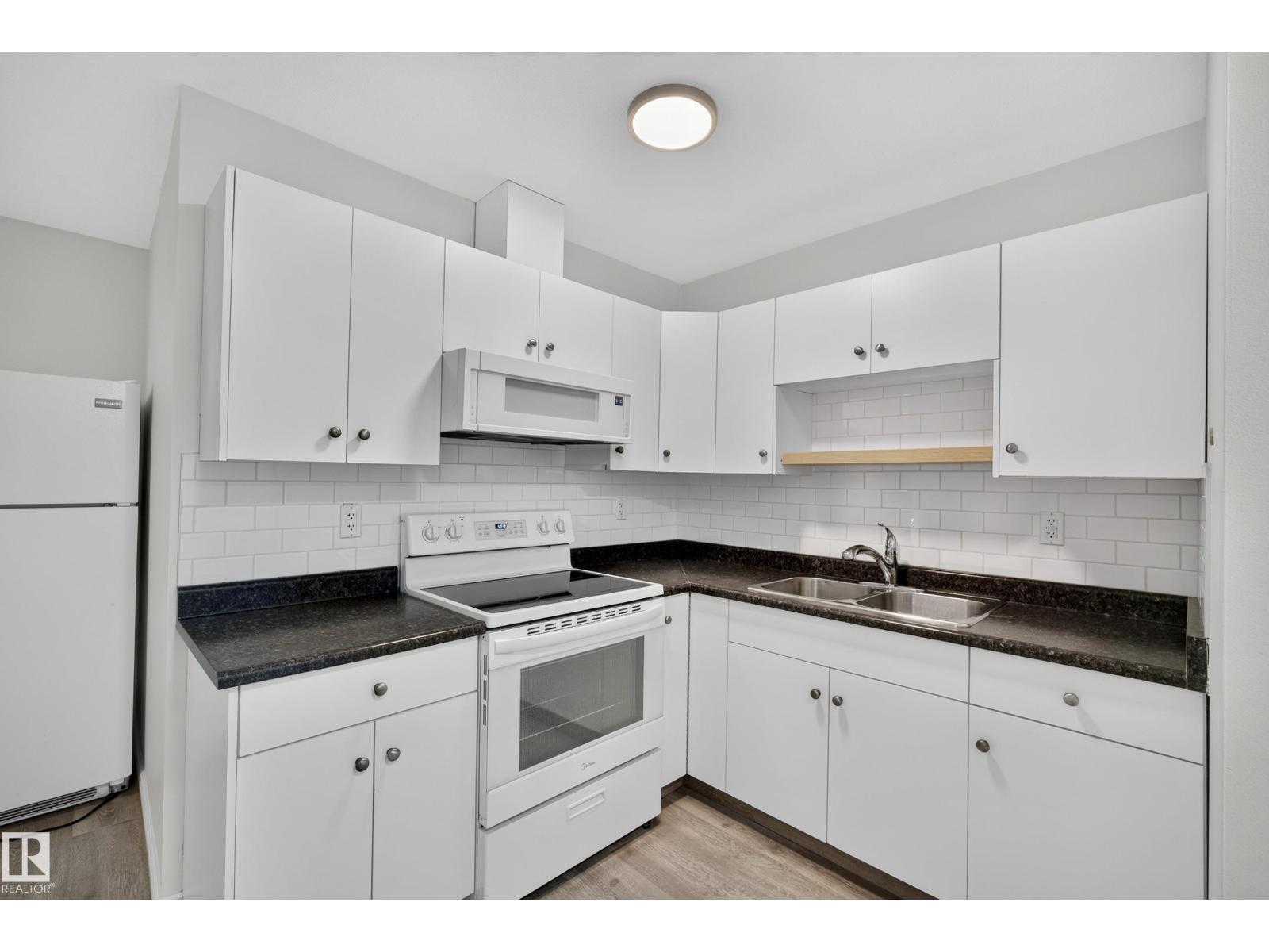 10216 150 ST NW - Image 43