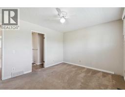 568 Strathcona Drive SW - photo 24