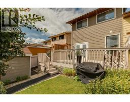 568 Strathcona Drive SW - photo 3