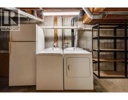 568 Strathcona Drive SW - photo 36