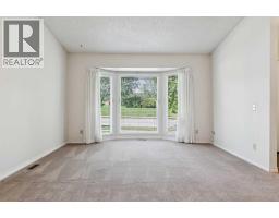 568 Strathcona Drive SW - photo 6