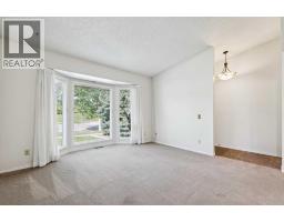 568 Strathcona Drive SW - photo 7