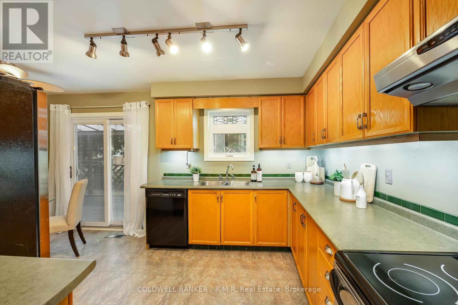 1090 Thimbleberry Circle — photo 10