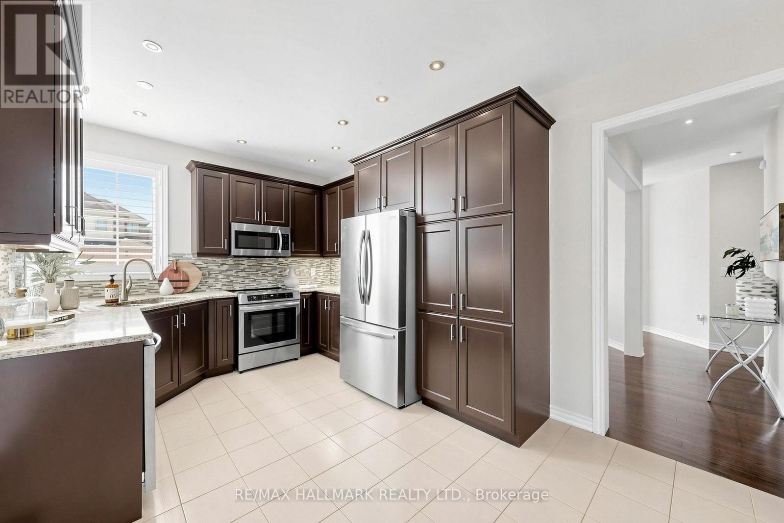 1 Bassview Court, Richmond Hill, ON photo 15