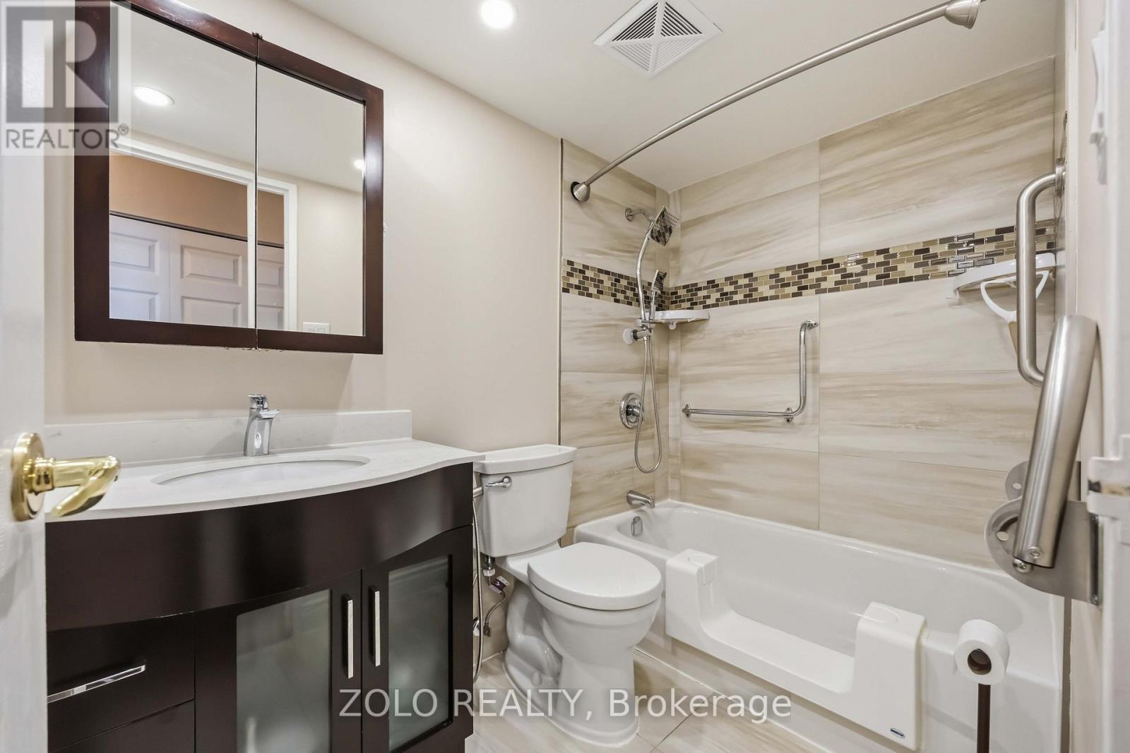 2003- 812 Burnhamthorpe Road, Toronto, ON photo 10