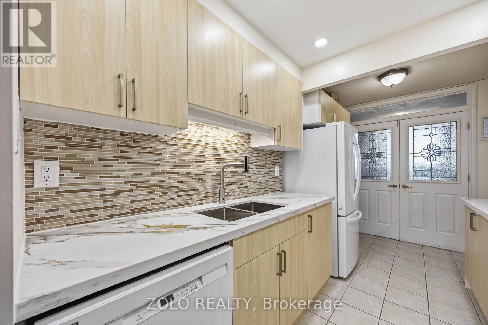 2003- 812 Burnhamthorpe Road, Toronto, ON photo 18