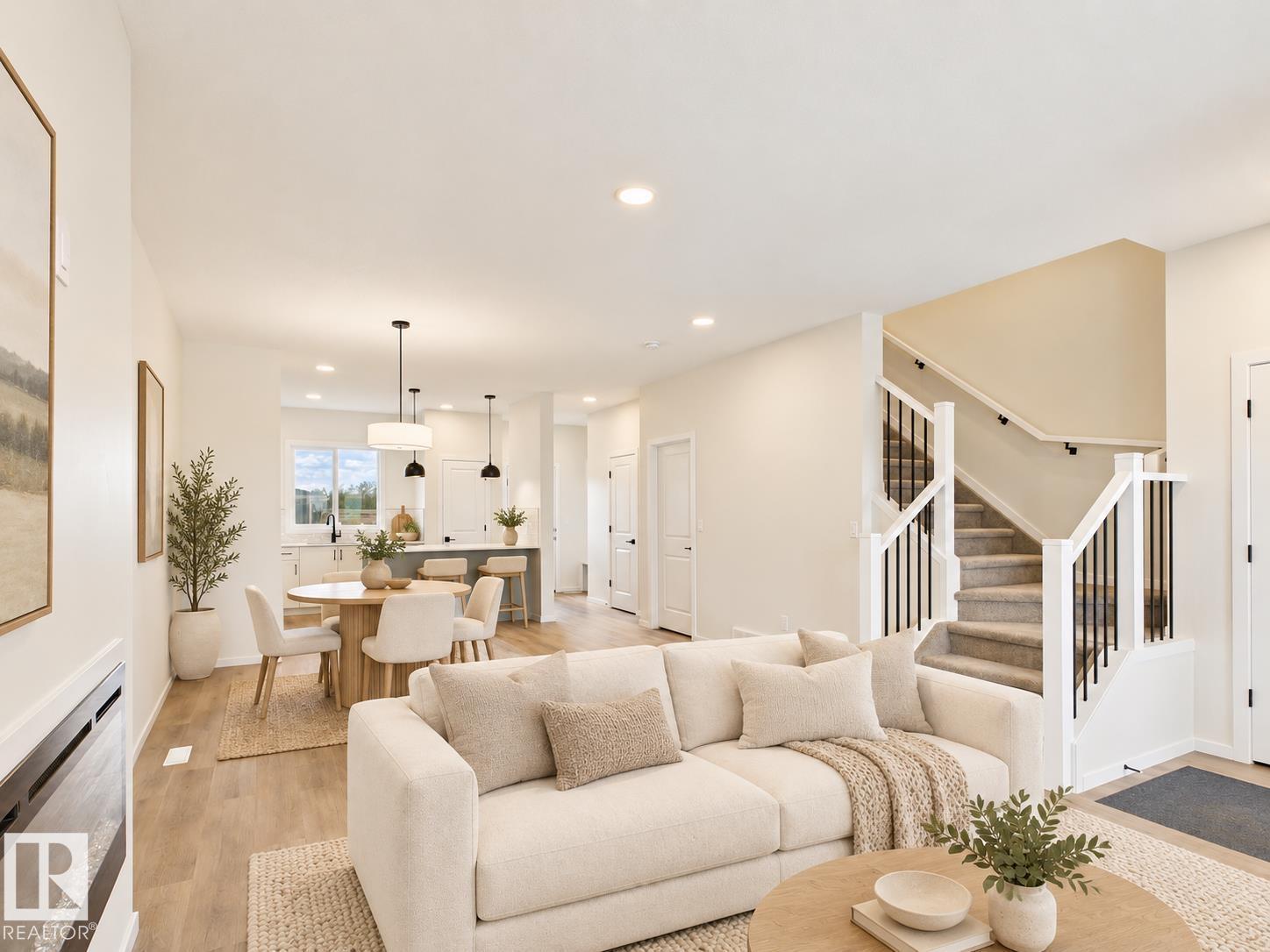 1094 MCLEOD AV - 2