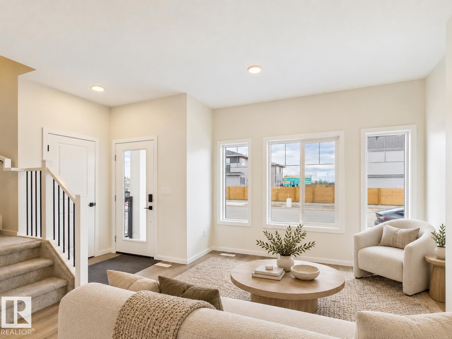 1094 MCLEOD AV - 3
