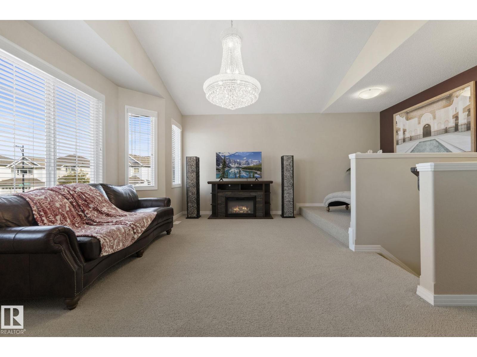5915 6 AV SW - 23