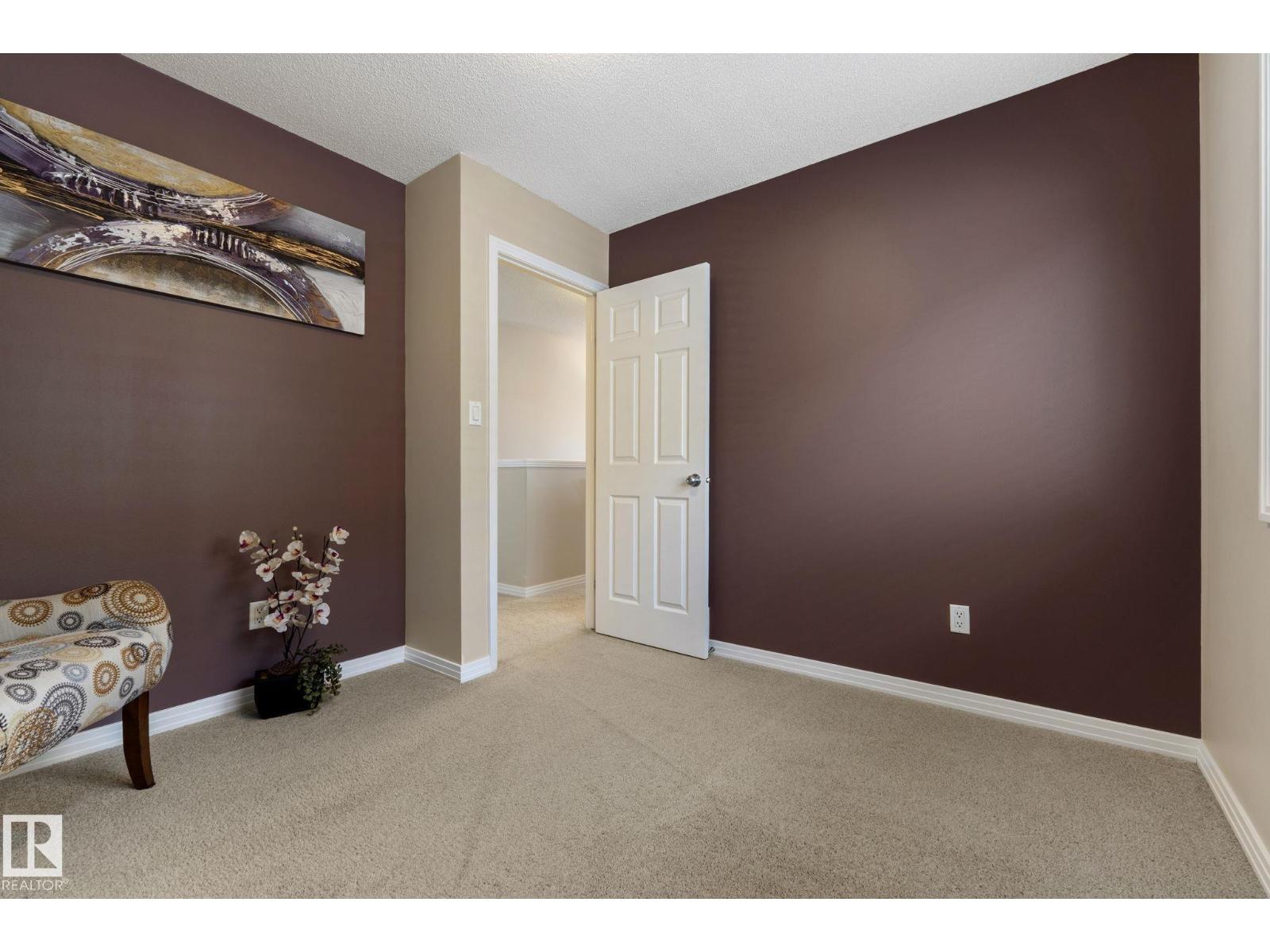 5915 6 AV SW - 32