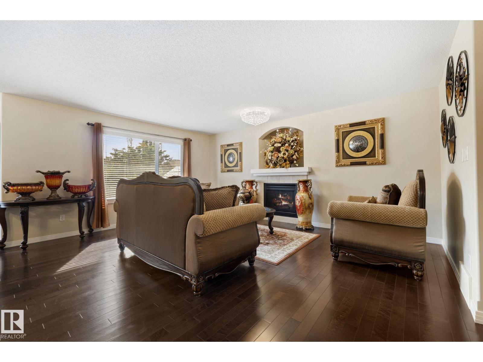 5915 6 AV SW - 5