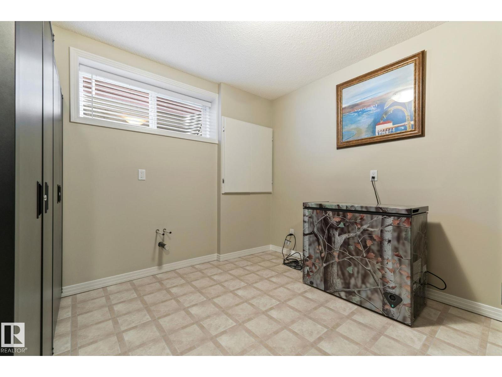 5915 6 AV SW - 51