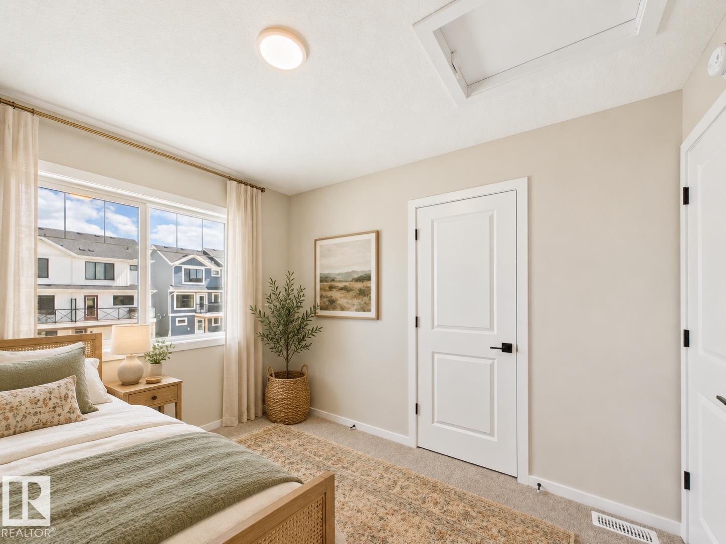 1100 MCLEOD AV - 6