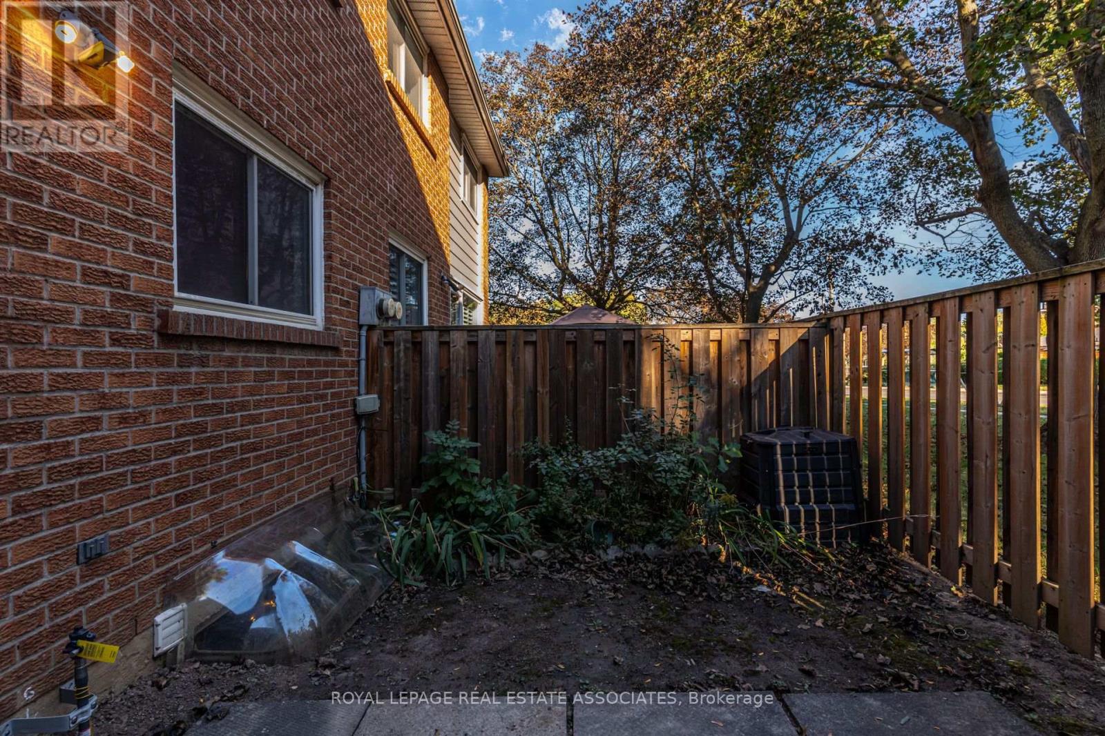 215 MISSISSAUGA VALLEY BOULEVARD - 44