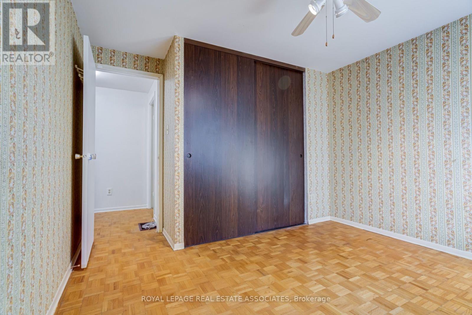 215 MISSISSAUGA VALLEY BOULEVARD - Image 25