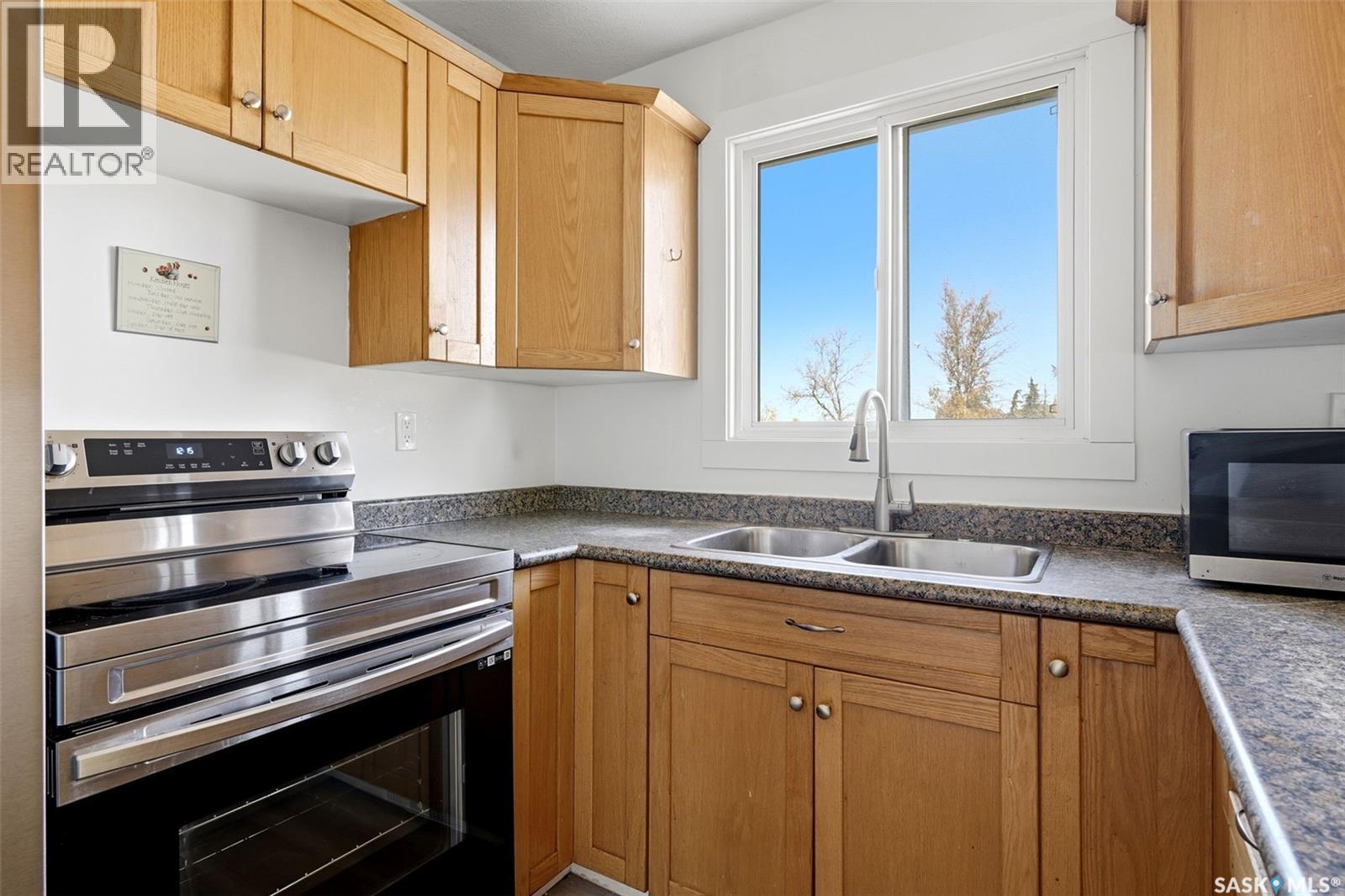 1502 Grosvenor STREET, Regina — photo 9