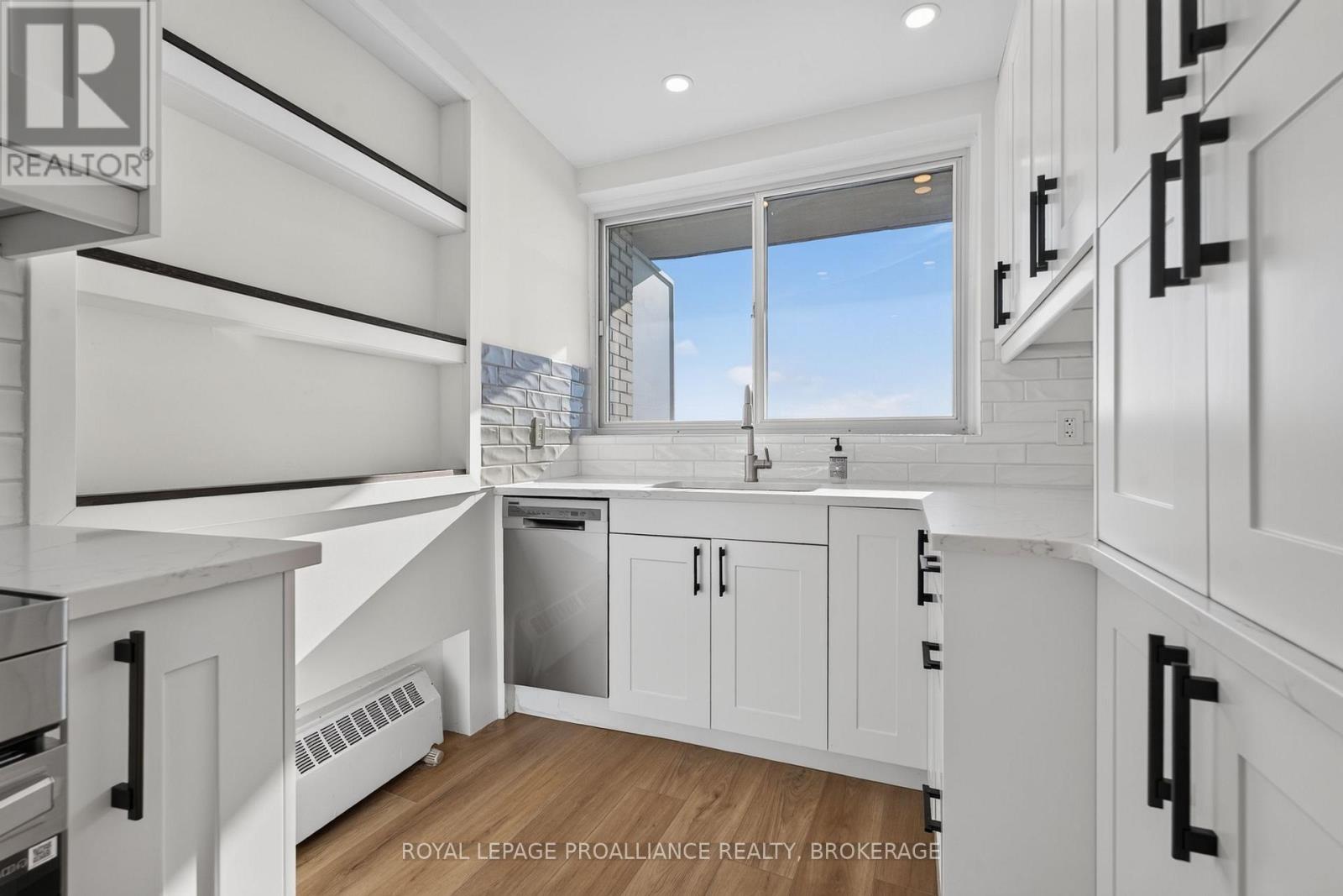 #306 1 MOWAT AVENUE - Image 17