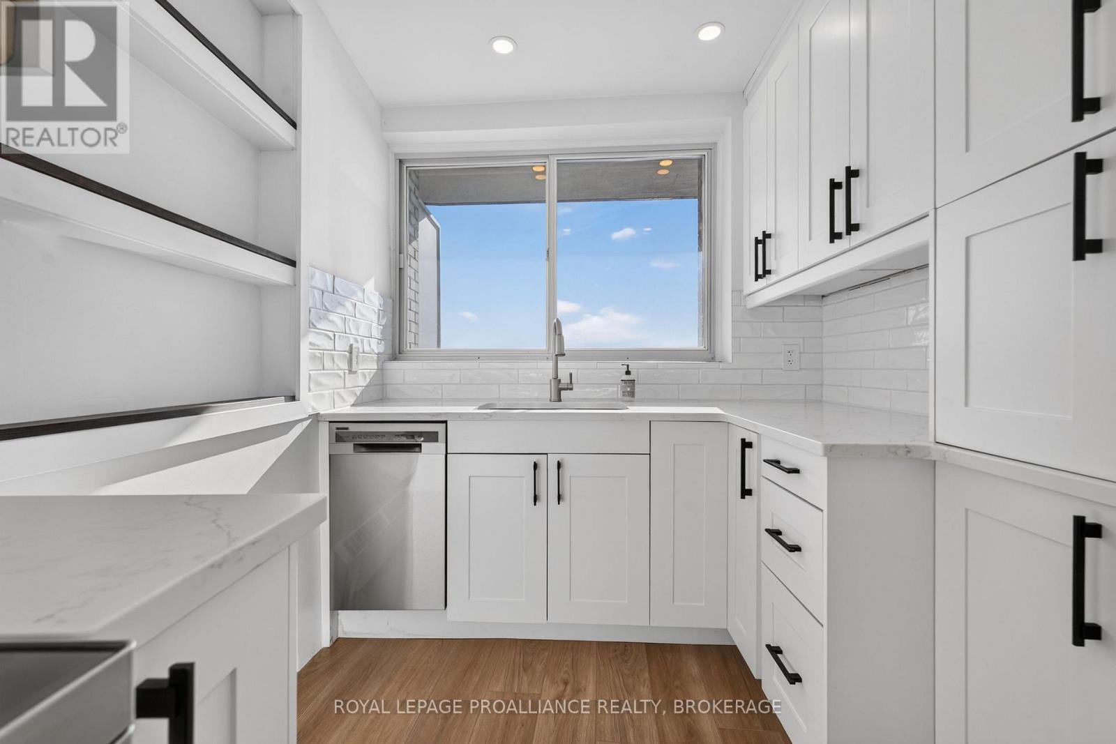 #306 1 MOWAT AVENUE - Image 18