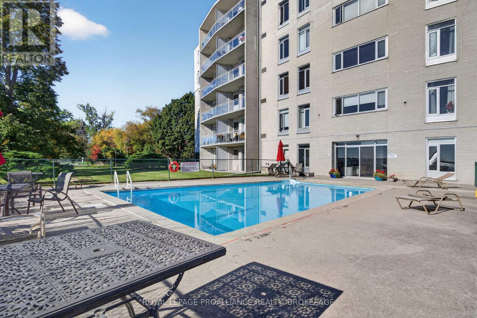 #306 1 MOWAT AVENUE - Image 32