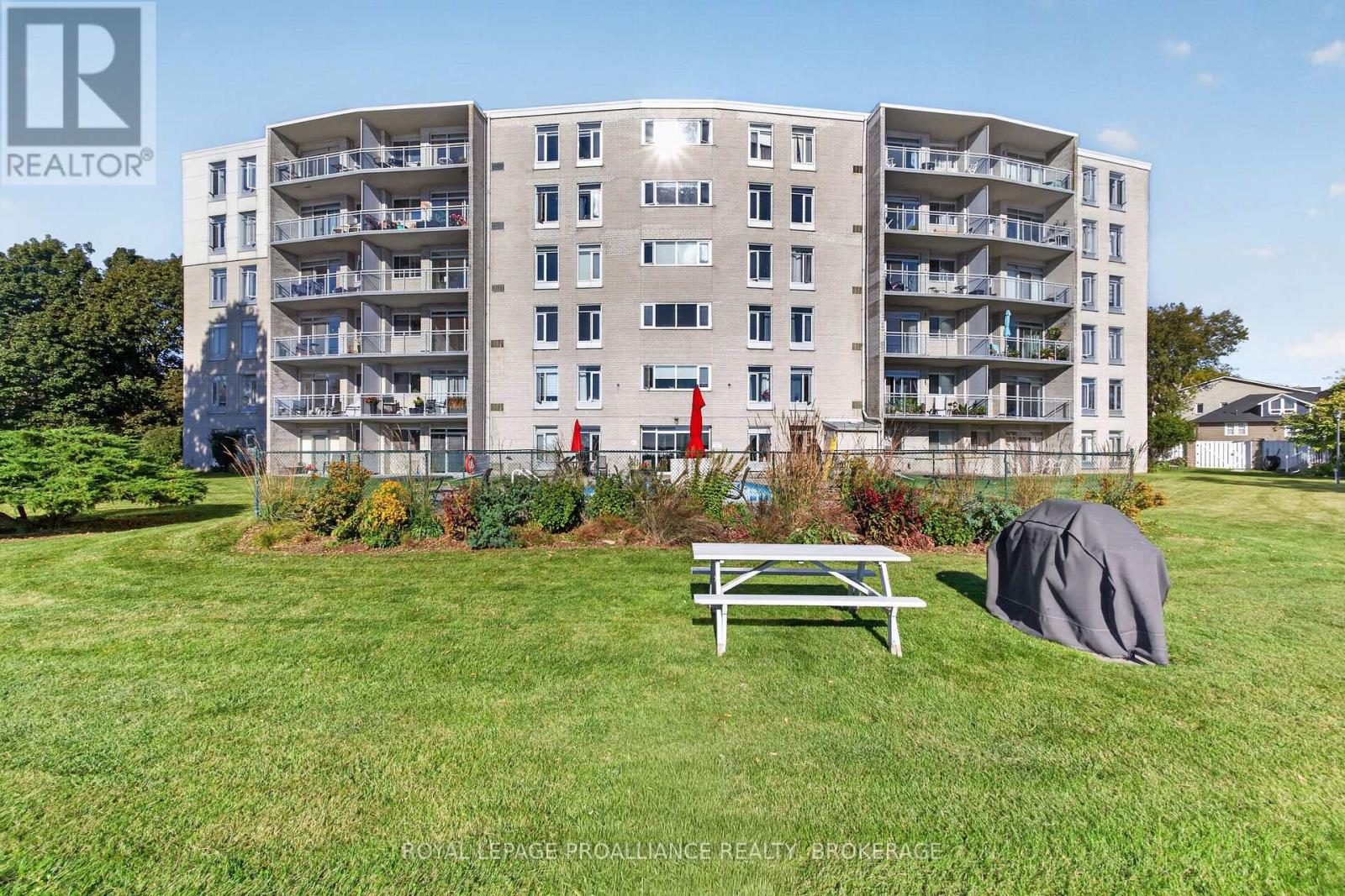 #306 1 MOWAT AVENUE - Image 35