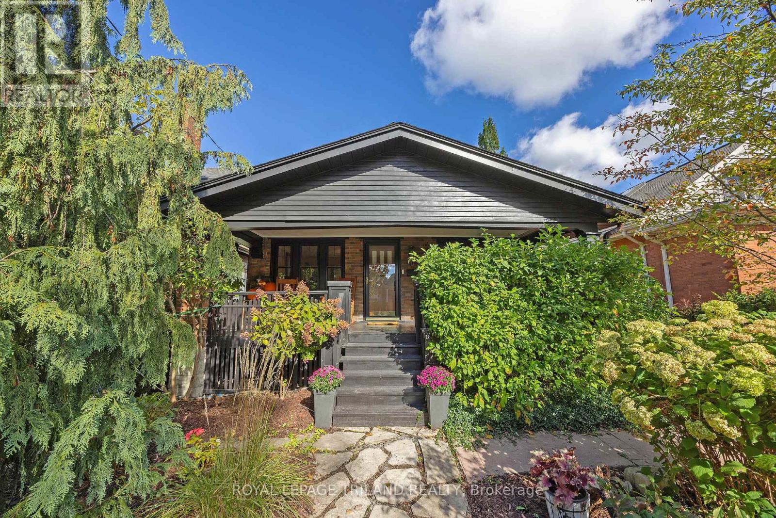 8 MCKENZIE AVENUE - 1