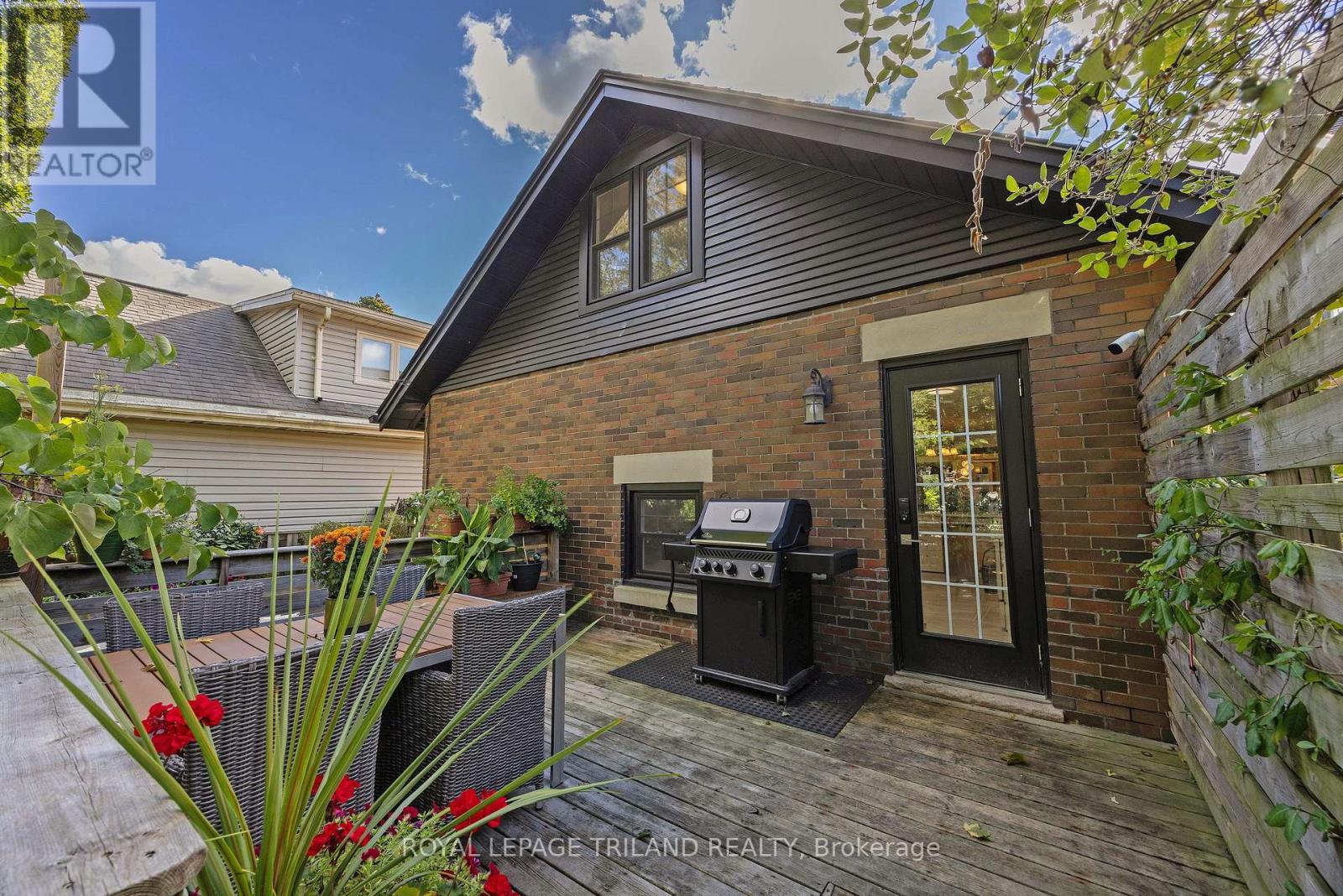 8 MCKENZIE AVENUE - Image 25